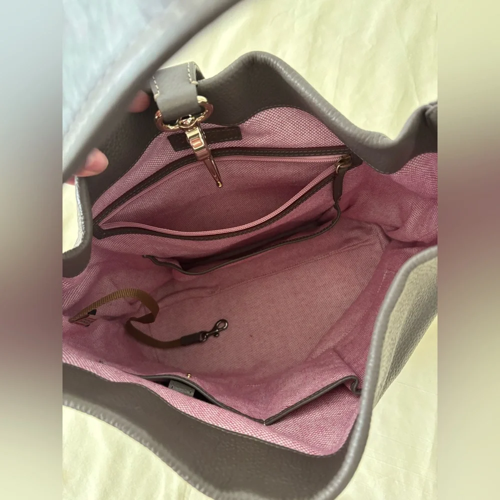 Dooney & Bourke chic hobo